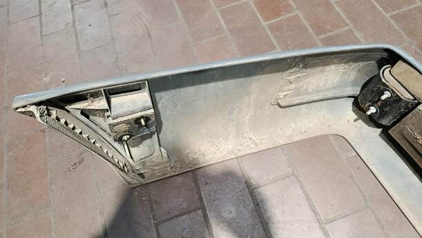Foto: STOSSFÄNGER / STOSSSTANGE HINTEN eines Mercedes-Benz 230 E