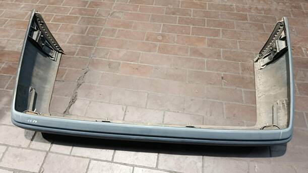 Foto: STOSSFÄNGER / STOSSSTANGE HINTEN eines Mercedes-Benz 230 E