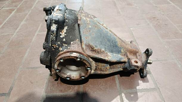 Foto: HINTERACHSGETRIEBE / DIFFERENTIAL eines Mercedes-Benz 230 E