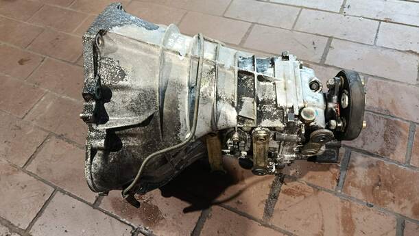 Foto: SCHALTGETRIEBE 4-GANG eines Mercedes-Benz 230 E