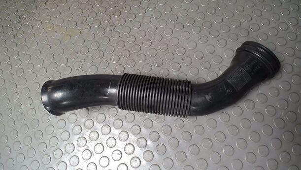 Foto: FRISCHLUFTANSAUGSTÜCK/ ANSAUGROHR eines Fiat Doblo Cargo DPF