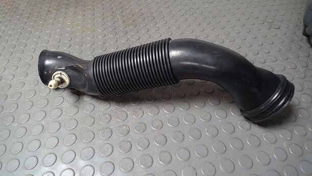 Foto: FRISCHLUFTANSAUGSTÜCK/ ANSAUGROHR eines Fiat Doblo Cargo DPF