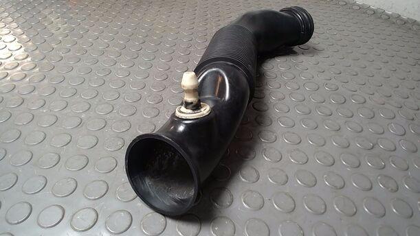 Foto: FRISCHLUFTANSAUGSTÜCK/ ANSAUGROHR eines Fiat Doblo Cargo DPF