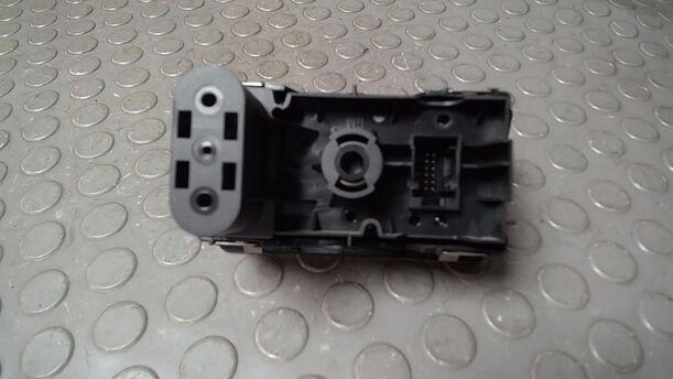 Foto: LICHTSCHALTER ( FÜR NEBELSCHEINWERFER ) eines Opel Zafira 1.8