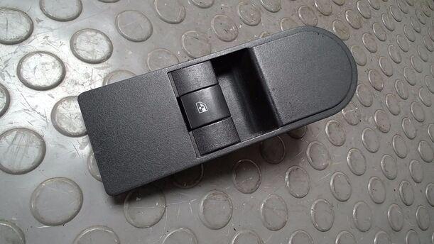 Foto: FENSTERHEBERSCHALTER eines Opel Zafira 1.8