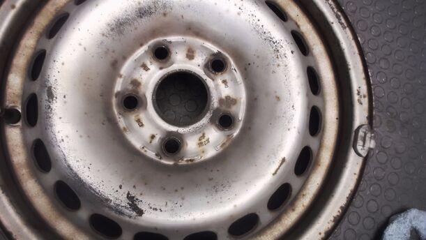 Foto: STAHLFELGE 6X15 ET45 eines VW Passat Variant 1.8 5V