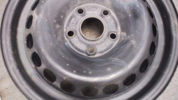 Foto: STAHLFELGE 6X15 ET45 eines VW Passat Variant 1.8 5V