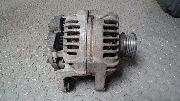Foto: LICHTMASCHINE ( 100A /  BOSCH ) eines Opel Zafira 1.8