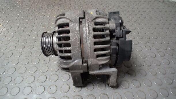 Foto: LICHTMASCHINE ( 100A /  BOSCH ) eines Opel Zafira 1.8