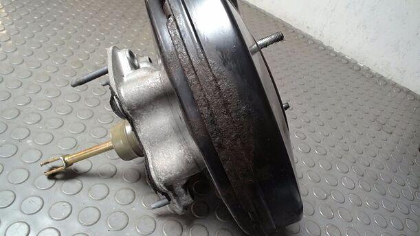 Foto: BREMSKRAFTVERSTÄRKER eines Renault Clio 1.6 16V