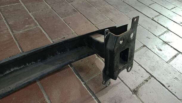 Foto: VERSTÄRKUNG VORN eines VW Polo 1.2