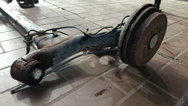 Foto: HINTERACHSE / ACHSTRÄGER HINTEN eines VW Polo 1.2