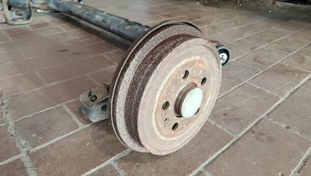 Foto: HINTERACHSE / ACHSTRÄGER HINTEN eines VW Polo 1.2