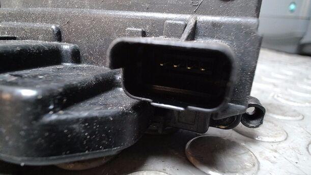 Foto: TÜRSCHLOSS VORN LINKS eines Renault Clio 1.6 16V