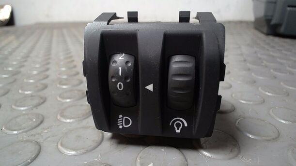 Foto: SCHALTER LEUCHTWEITENVERSTELLUNG eines Renault Clio 1.6 16V