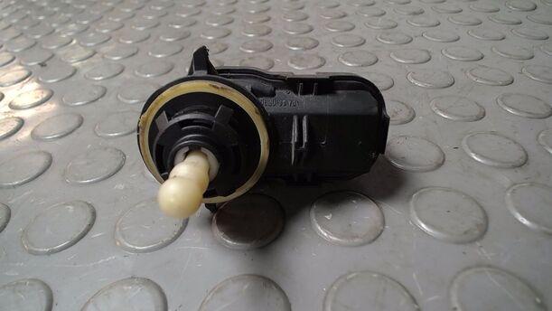 Foto: STELLMOTOR SCHEINWERFER eines Renault Clio 1.6 16V