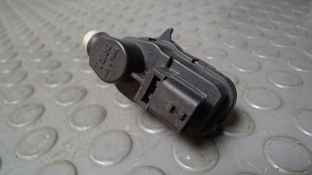 Foto: STELLMOTOR SCHEINWERFER eines Renault Clio 1.6 16V