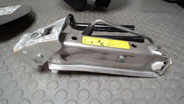 Foto: WAGENHEBER/ BORDWERKZEUG eines Renault Clio 1.6 16V