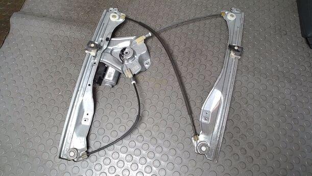 Foto: FENSTERHEBER ELEKTRISCH VORN LINKS ( 4/5 TÜRER ) eines Renault Clio 1.6 16V