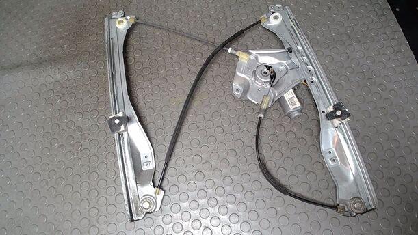 Foto: FENSTERHEBER ELEKTRISCH VORN RECHTS ( 4/5 TÜRER ) eines Renault Clio 1.6 16V
