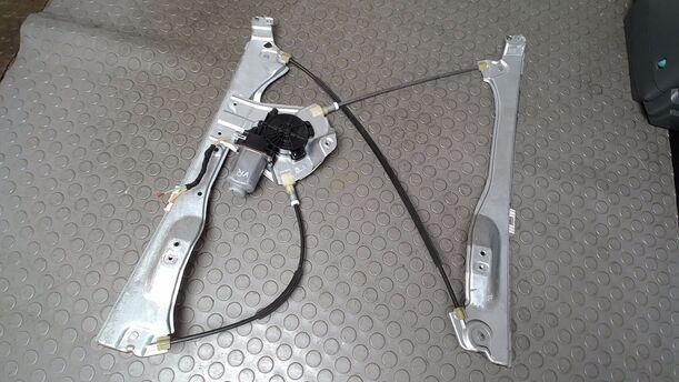 Foto: FENSTERHEBER ELEKTRISCH VORN RECHTS ( 4/5 TÜRER ) eines Renault Clio 1.6 16V