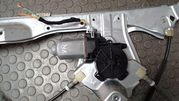 Foto: FENSTERHEBER ELEKTRISCH VORN RECHTS ( 4/5 TÜRER ) eines Renault Clio 1.6 16V