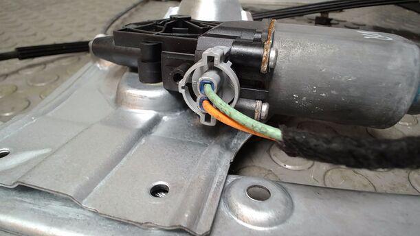 Foto: FENSTERHEBER ELEKTRISCH VORN RECHTS ( 4/5 TÜRER ) eines Renault Clio 1.6 16V