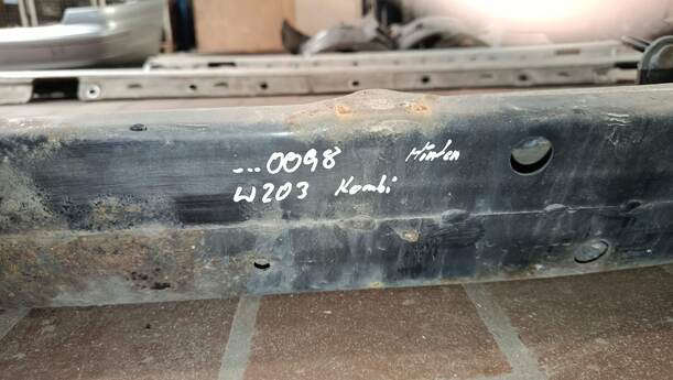 Foto: VERSTÄRLUNG / QUERTRÄGER HINTEN eines Mercedes-Benz C 220 T CDI