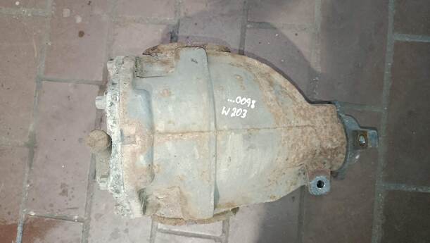 Foto: DIFFERENTIAL/ HINTERACHSGETRIEBE eines Mercedes-Benz C 220 T CDI