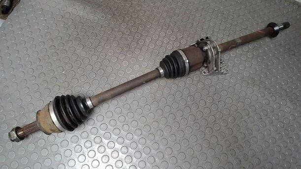 Foto: ANTRIEBSWELLE RECHTS ( SCHALTGETRIEBE ) eines Fiat Doblo Cargo DPF