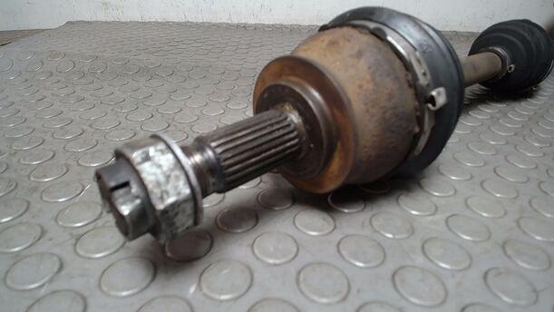 Foto: ANTRIEBSWELLE LINKS ( SCHALTGETRIEBE ) eines Fiat Doblo Cargo DPF