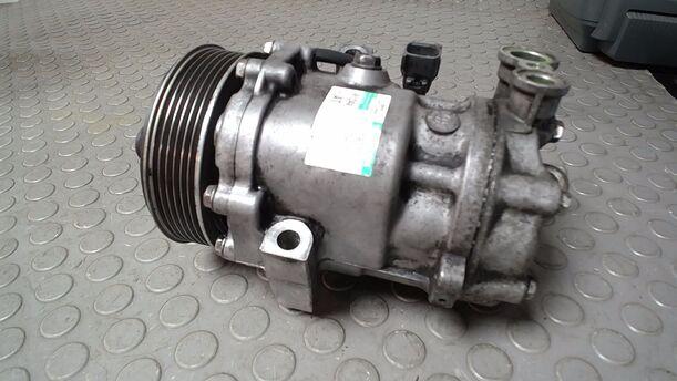 Foto: KOMPRESSOR KLIMAANLAGE/ KLIMAKOMPRESSOR eines Fiat Doblo Cargo DPF