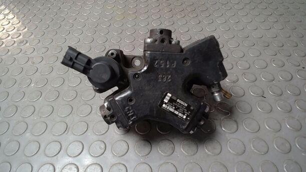 Foto: HOCHDRUCKPUMPE/ EINSPRITZPUMPE (BOSCH) eines Fiat Doblo Cargo DPF