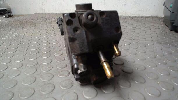 Foto: HOCHDRUCKPUMPE/ EINSPRITZPUMPE (BOSCH) eines Fiat Doblo Cargo DPF