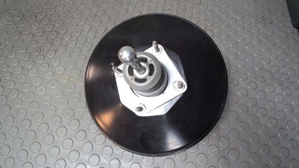 Foto: BREMSKRAFTVERSTÄRKER ( BOSCH ) eines Fiat Doblo Cargo DPF