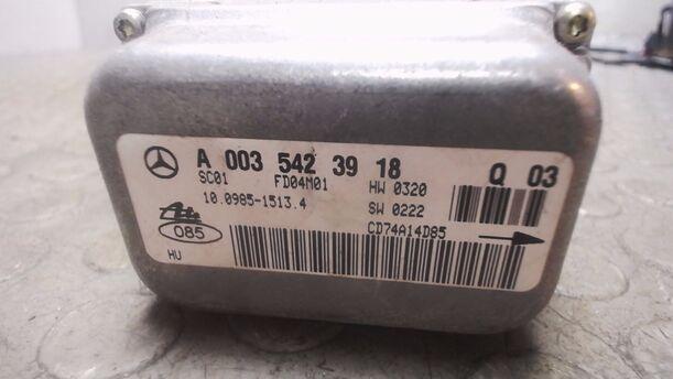 Foto: DREHRATENSENSOR / QUERBESCHLEUNIGKEITSSENSOR eines Mercedes-Benz C 220 T CDI