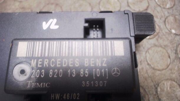 Foto: TÜRTSTEUERGERÄT VORN LINKS eines Mercedes-Benz C 220 T CDI