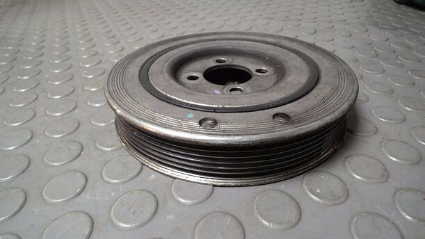 Foto: RIEMENSCHEIBE KURBELWELLE eines Fiat Doblo Cargo DPF