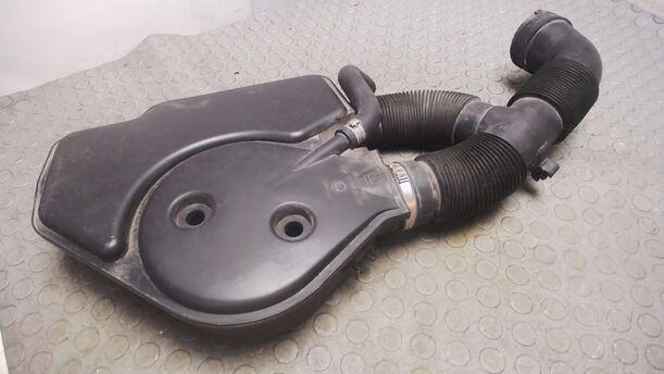 Foto: LUFTFILRERAUFSATZ (MONOTRONIC) eines Opel Astra 1.6 Caravan