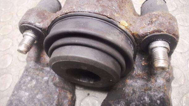 Foto: BREMSSATTEL VORN RECHTS eines Opel Astra 1.6 Caravan