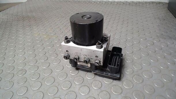 Foto: HAUPTBREMSAGGRAGAT ABS eines VW Polo 1.2