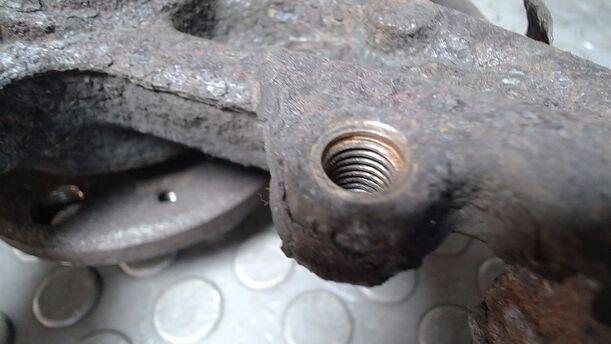 Foto: ACHSSCHENKEL VORN RECHTS eines VW Polo 1.2