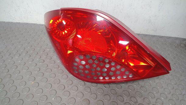 Foto: HECKLEUCHTE/ RÜCKLEUCHTE LINKS ( 4/5 TÜRER ) eines Peugeot 207 120
