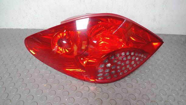Foto: HECKLEUCHTE/ RÜCKLEUCHTE LINKS ( 4/5 TÜRER ) eines Peugeot 207 120