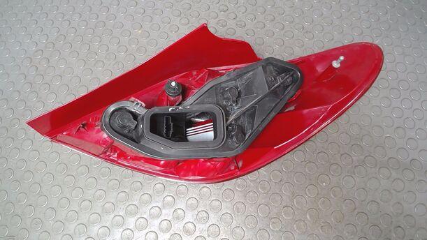 Foto: HECKLEUCHTE/ RÜCKLEUCHTE LINKS ( 4/5 TÜRER ) eines Peugeot 207 120