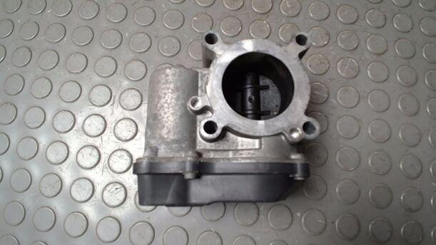 Foto: DROSSELKLAPPENSTUTZEN/ DROSSELKLAPPE eines VW Polo 1.2