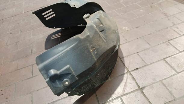 Foto: RADHAUSSCHALE / INNENKOTFLÜGEL RECHTS eines Ford Fiesta 1.25