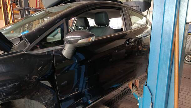 Foto: TÜR VORN LINKS ( 2/3-TÜRER) eines Ford Fiesta 1.25