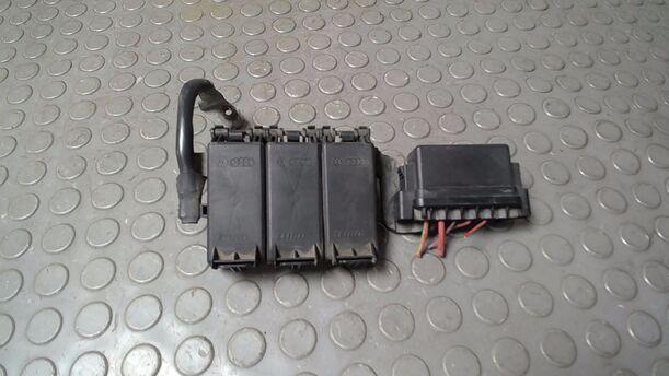Foto: SICHERUNGSKASTEN BATTERIE eines VW Polo 1.2