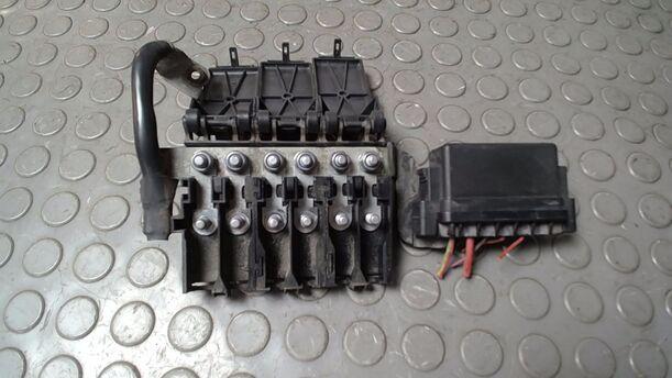 Foto: SICHERUNGSKASTEN BATTERIE eines VW Polo 1.2
